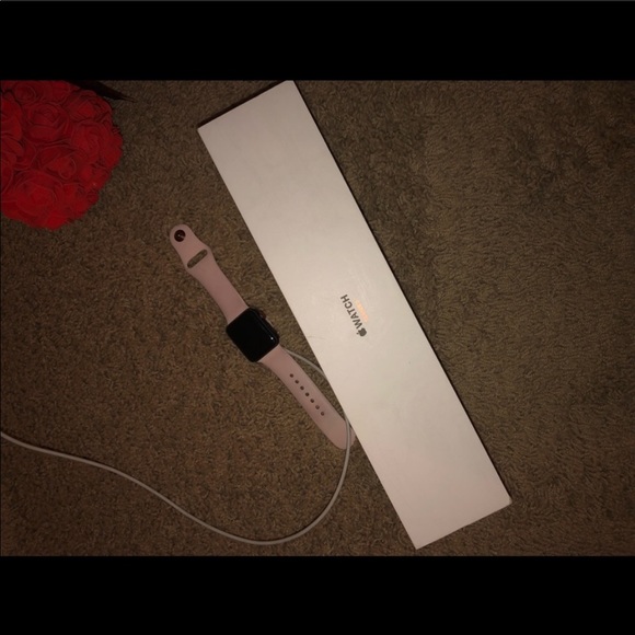 APPLE WATCH SERIES 2 💕 38 MM ROSE GOLD ✨✨✨✨ - Picture 1 of 4